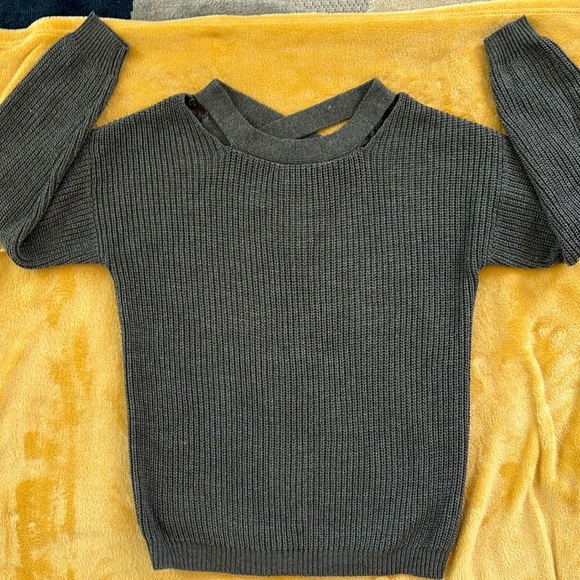 Love Tree gray sweater with criss cross back size Small - Picture 1 of 4